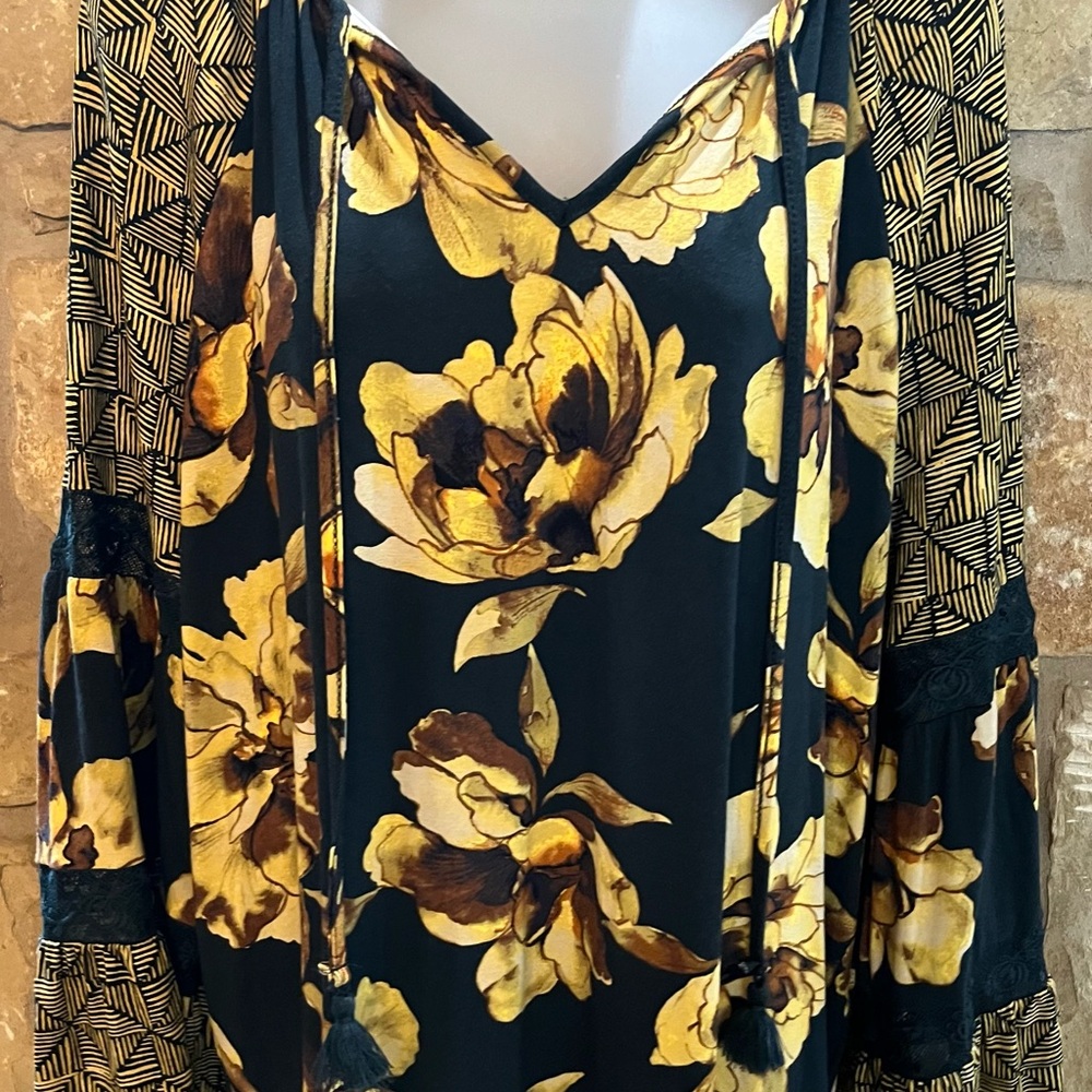Cupio Black Floral & Geometric Print Knit Peasant Blouse XL Bell Sleeves V-Neck